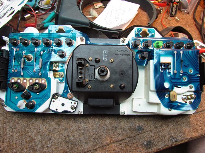 VDO Quartz Clock Repair on the SAAB c900 Crawls Backward (When Alarmed)