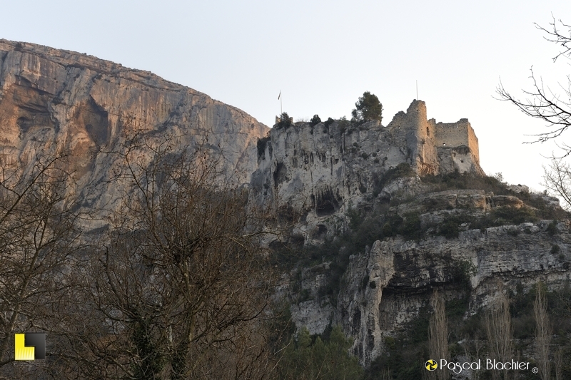 chateau des eveques fontaine de vaucluse photo blachier pascal