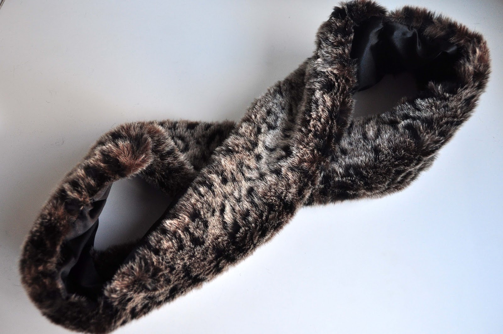Aesthetic Nest Sewing Faux Fur Infinity Scarf for Women (Tutorial)