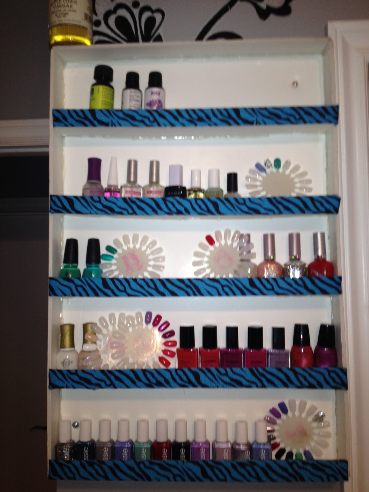 CraftyAuntyHippo DIY Nail Polish Rack