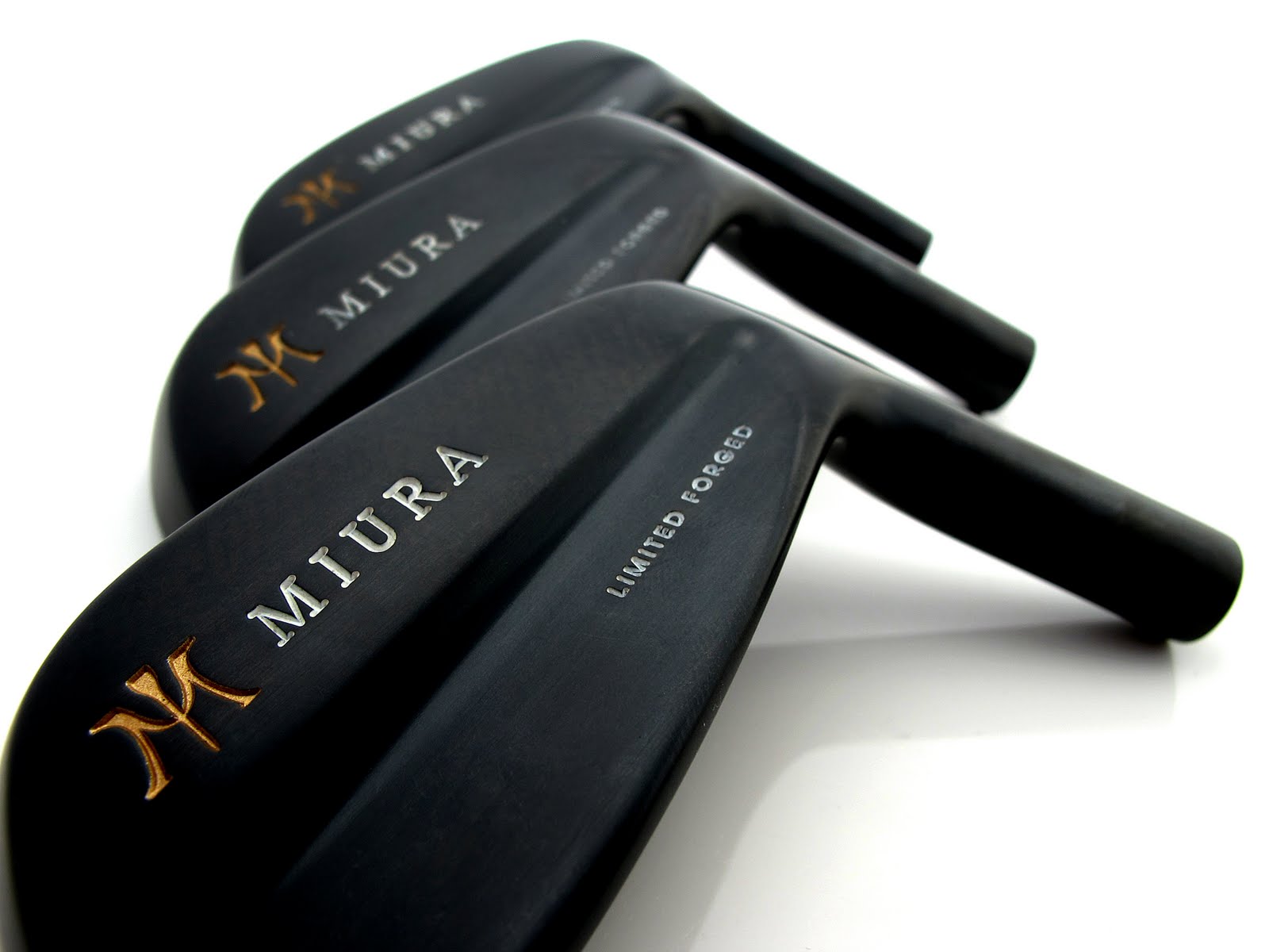 American Golfer Beauty From the East Miura Golf Introduces Dramatic