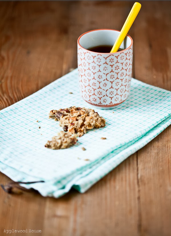 Red Ruby Tee mit Apfel Zimt Cookies