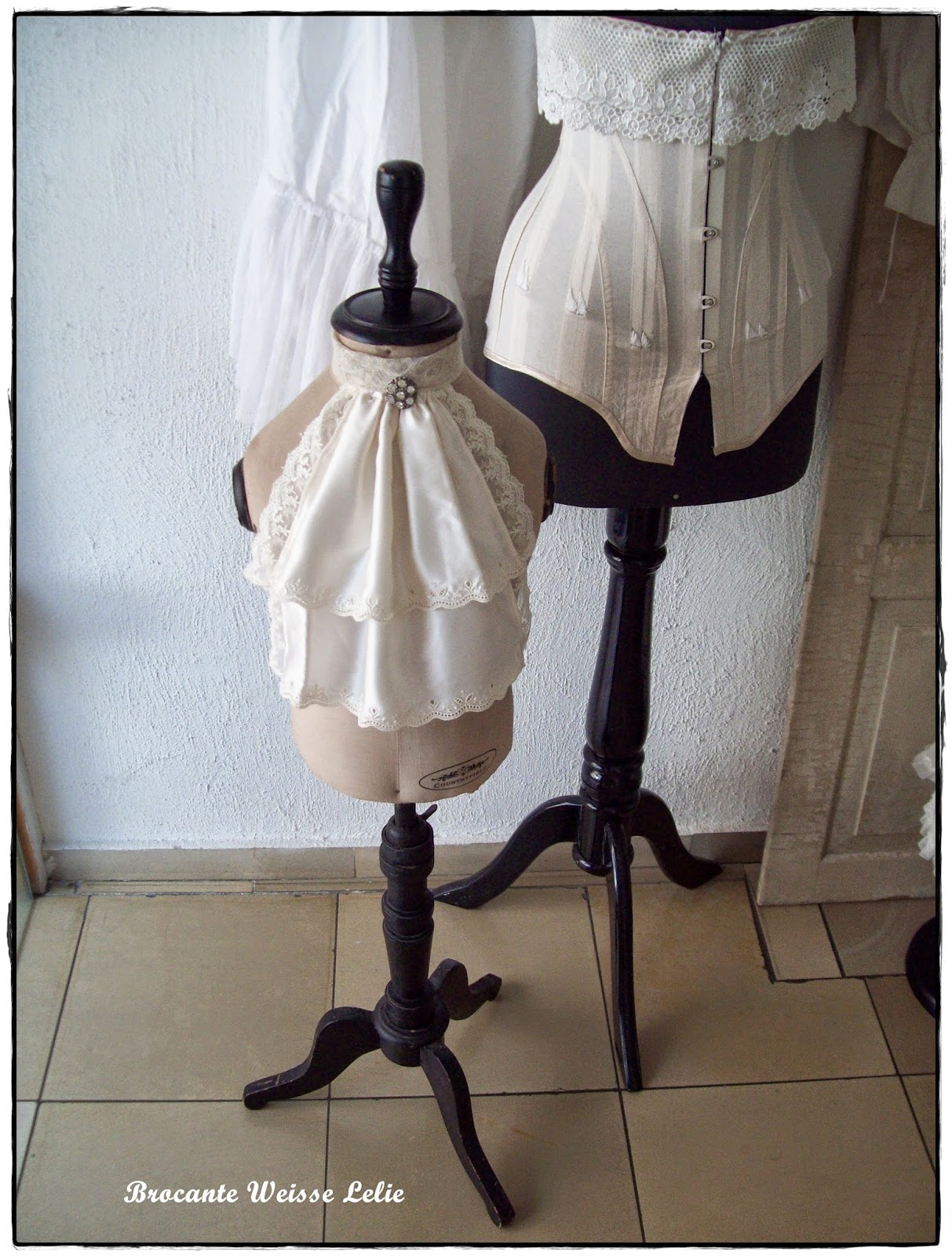Brocante Weisse Lelie Jabot