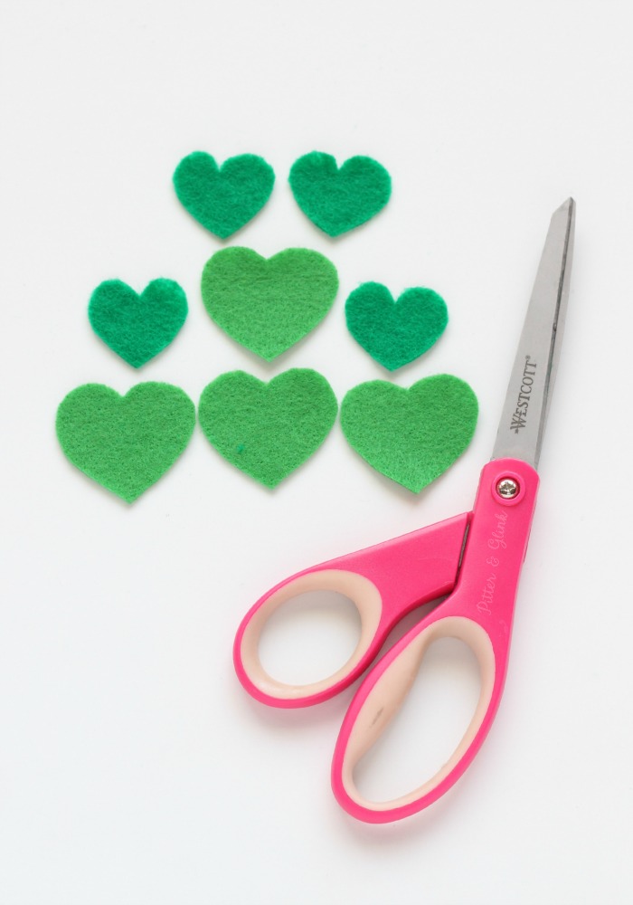 Felt hearts become shamrock leaves with a little crafty magic. pitterandglink.com