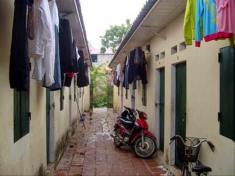 Bi hài chuyện “yêu” trong phòng trọ đông người Bi hài chuyện “yêu” trong phòng trọ đông người