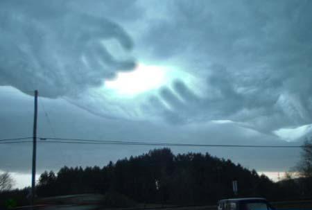 goatse_cloud_formation.jpg