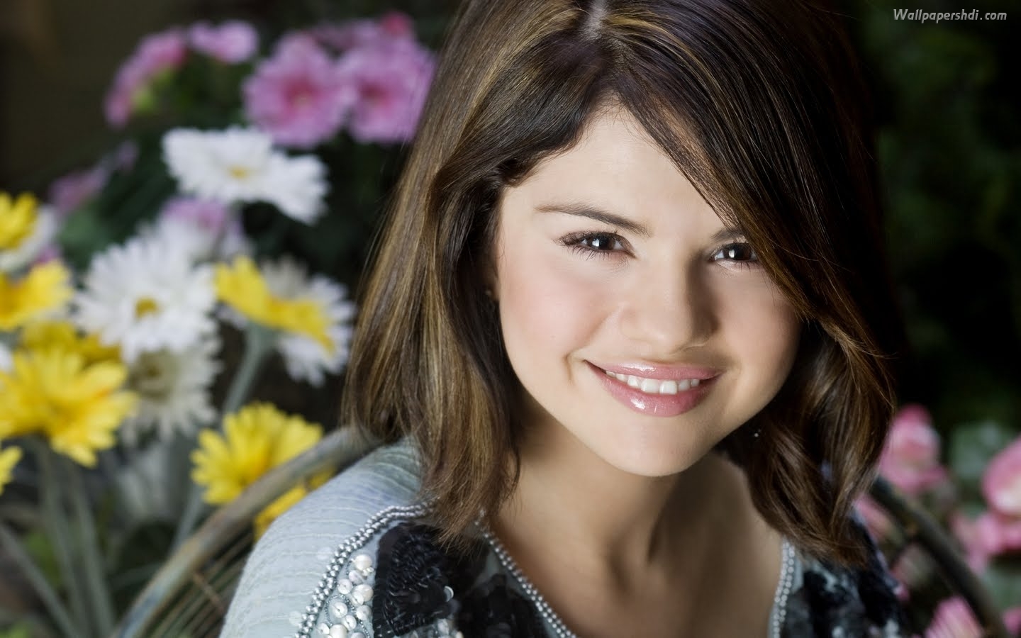 http://1.bp.blogspot.com/-mb2MhkXYOdE/TtSSyeO0mqI/AAAAAAAAJHE/rPV0N3YgJTM/s1600/selena-gomez-2012-wallpapers-hot-hd-05.jpg