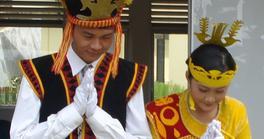 Welcome to Nias Island: Pakaian Adat Nias