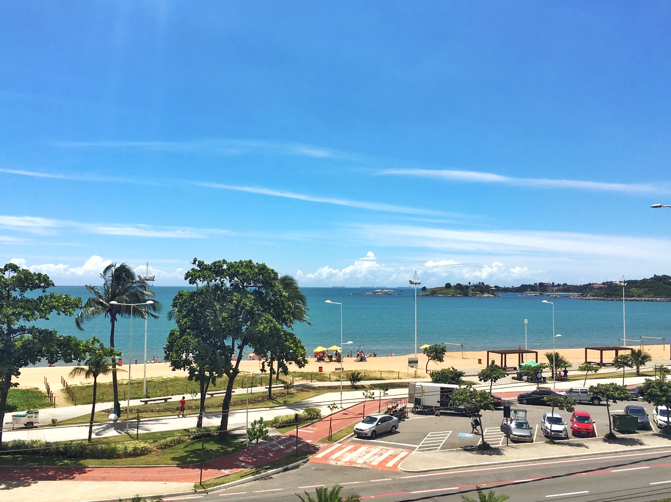O que fazer na Praia de Camburi, no Espírito Santo | Brasileira Viajante