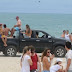 Crianças bêbadas, veículos em faixa de praia no carnaval sem lei de Aquiraz Crianças bêbadas, veículos em faixa de praia no carnaval sem lei de Aquiraz