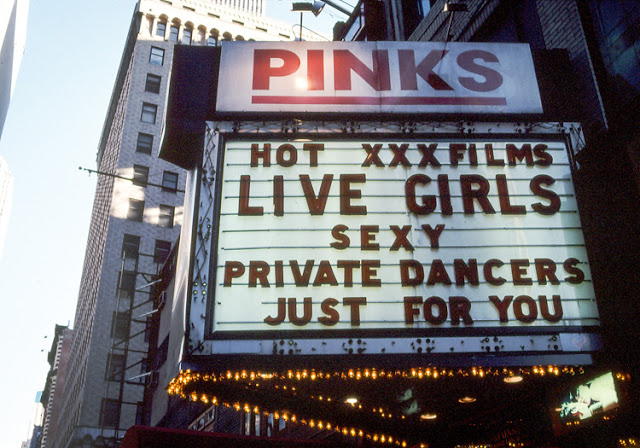 New+York.+42nd+street+-+Times+Square+.+Pinks+Porn+Theater+1995BLOG++.jpg