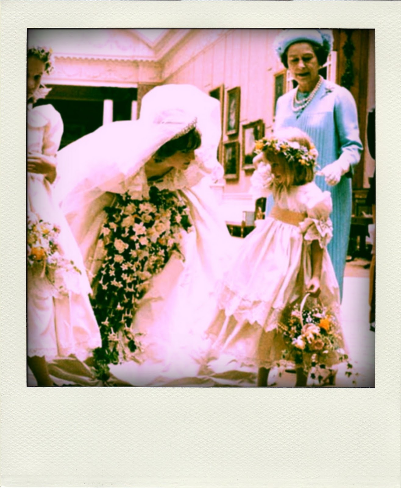 http://1.bp.blogspot.com/-mi4pokWXMLU/TZmeQyUm0CI/AAAAAAAABCE/e6CHlFybmp8/s1600/a+royal+wedding+to+remember+princess+diana+pola.jpg