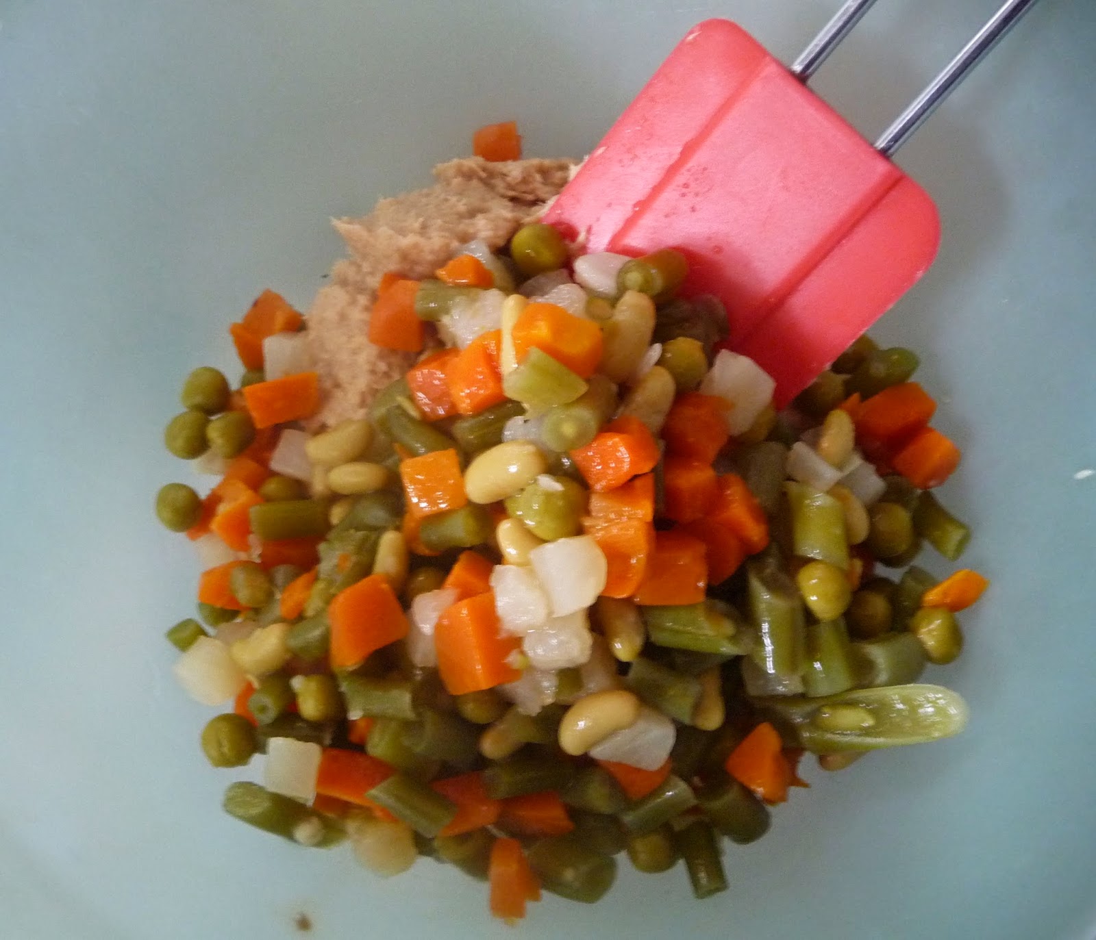 Cuillère, aiguille et scie sauteuse Terrine de thon aux petits légumes