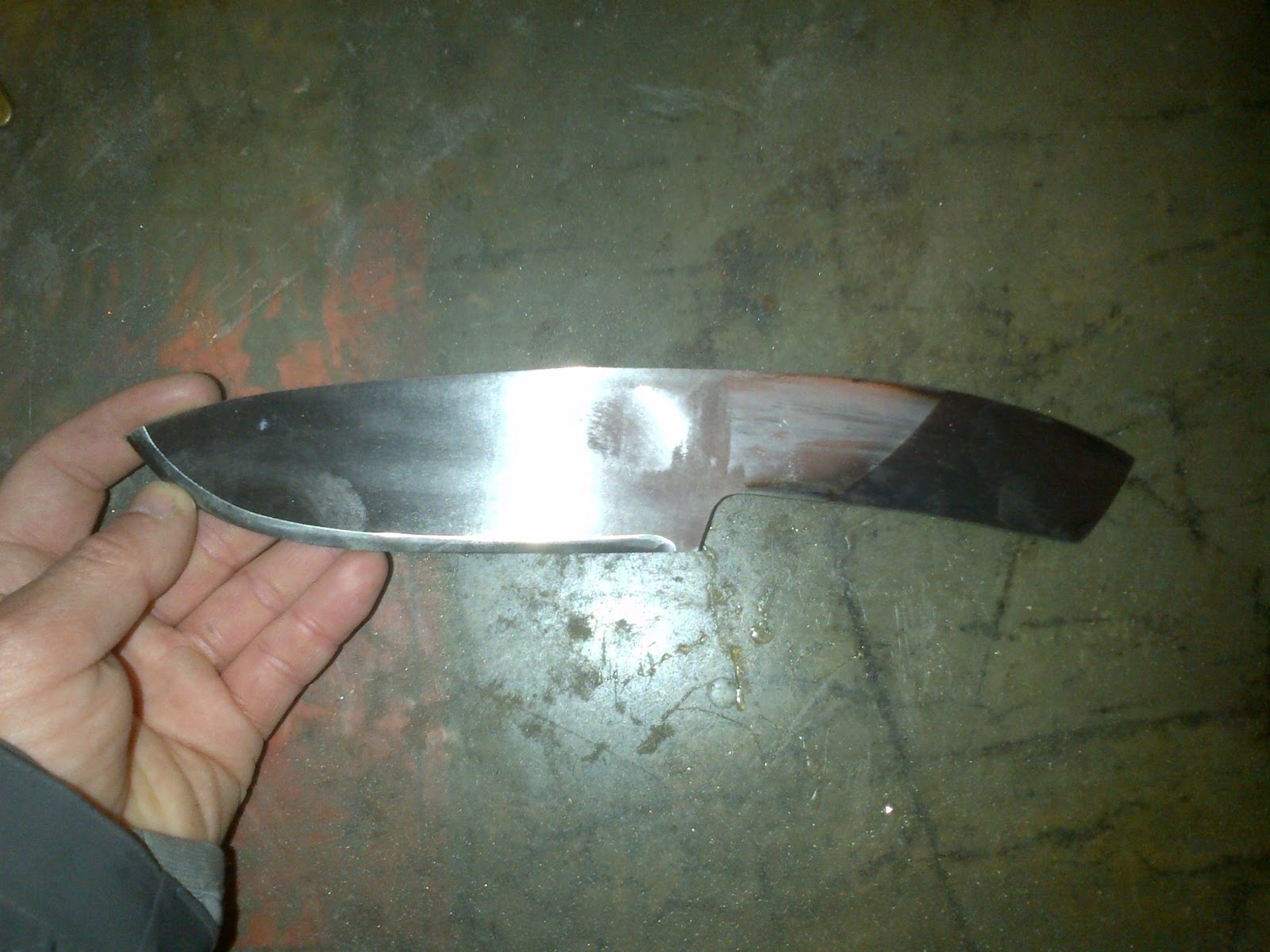 Bushcraft74: fabrication d'un couteau avec une lame de scie circulaire