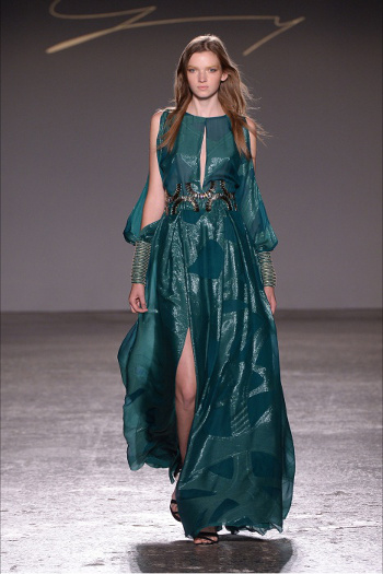 http://1.bp.blogspot.com/-mmuOYwIP5y8/VgWbPt_rCII/AAAAAAAAAgc/18aNaS4V7VM/s1600/Genny-womenswear-SS-2016-99.jpg