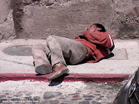 இன்றும் ஒரு கதை(17/12/11பானு ) நாம் எப்படியோ நம் எண்ணங்களும் அப்டி அப்டியே.!!! Drunk-man-sleeping+on+floor
