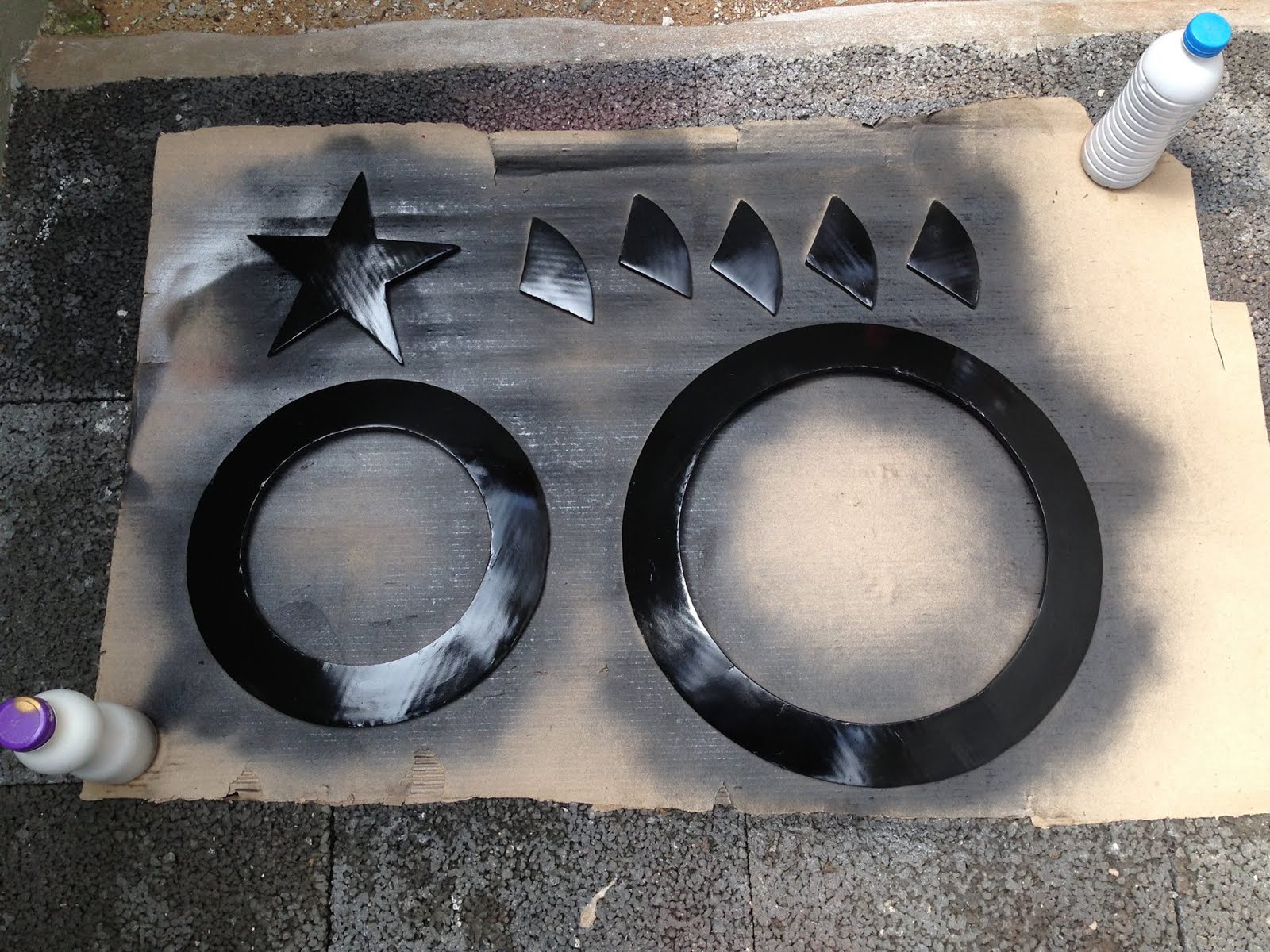 DaliLomo Tips How to Paint Cardboard Props (Shield) by a Talented