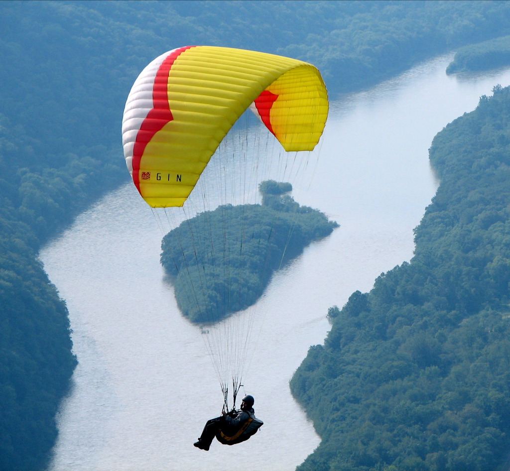 Paragliding Guides Blog Paragliding vs Skydiving Which is For You?