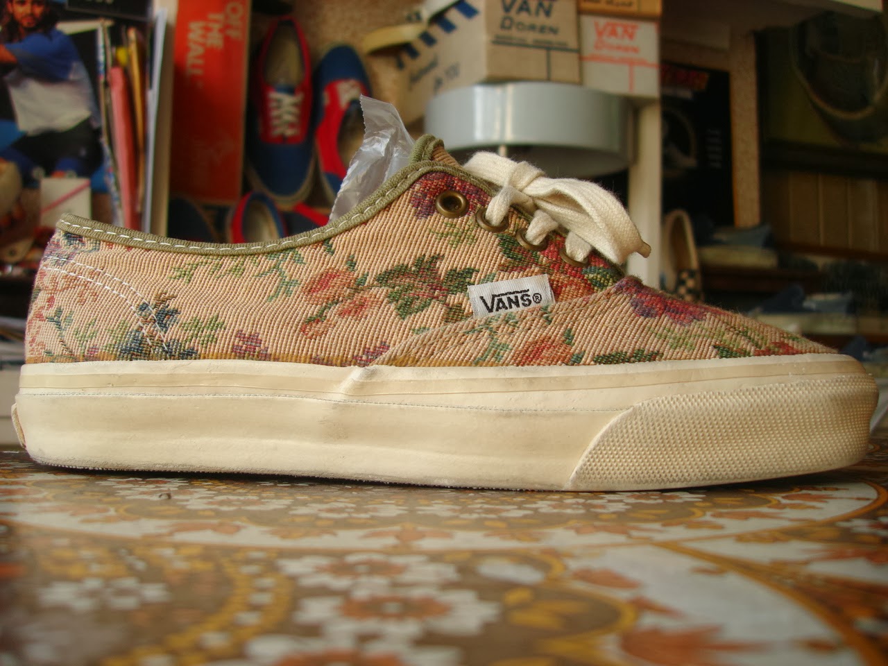 theothersideofthepillow vintage VANS FLORAL TEA TAPESTRY authentic