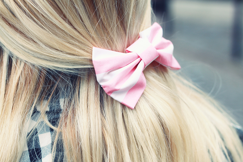 striped pink bow