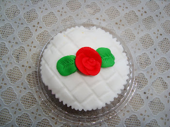 Cupcake recheado mini rosa