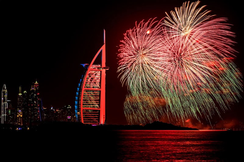 Dubai fireworks atlantis palm eve places years jumeirah olympic spirit bring summer celebrations celebrate Luxury Life Design: Dubai New Year firework display breaks world record!