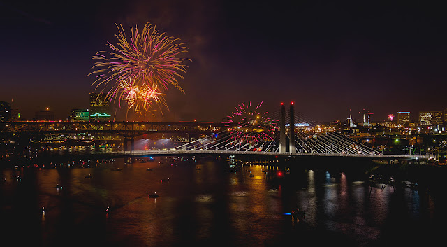 willamette river waterfront fireworks
