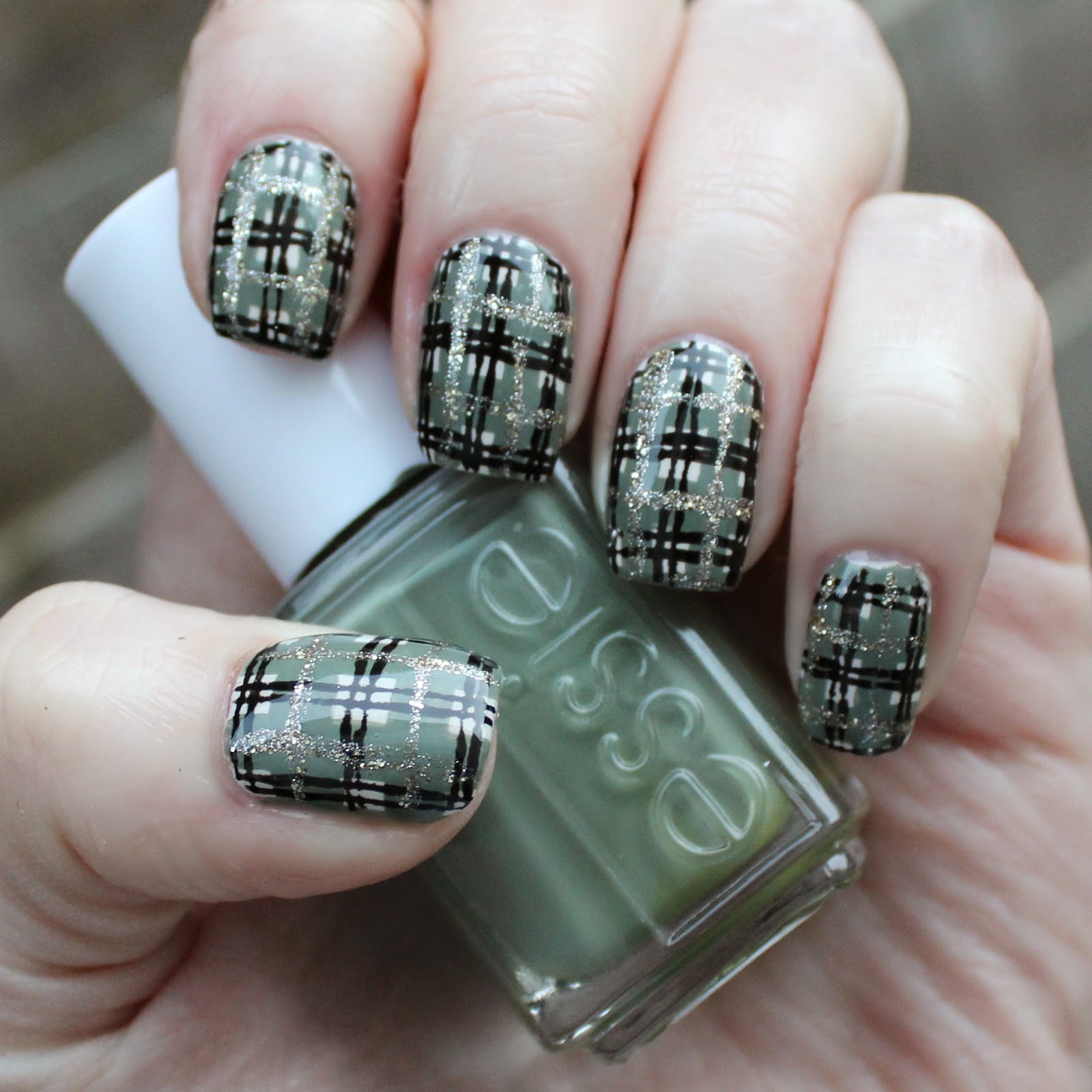 Dahlia Nails: Winter Green Tartan Nail Art