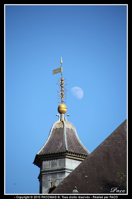 Lune et vue Clocheton du Dijonval, ville de Sedan