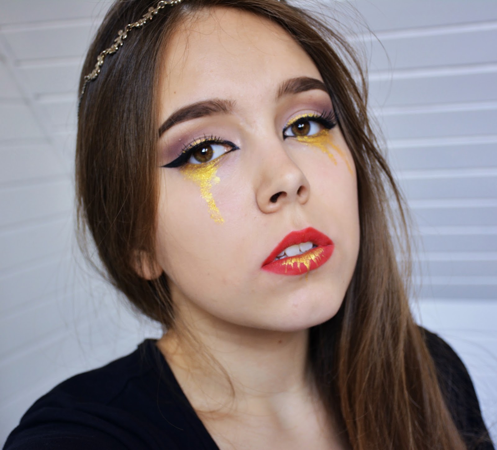 KOBO Professional Pigment Gold Dust 50, Duraline, Maybelline Gel Eyeliner, MAC Russian Red, Golden Tears, Artystyczny Makijaż, Artistic Make-up