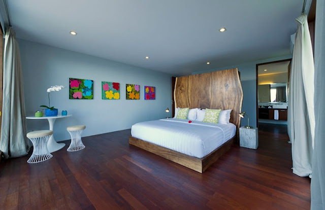 Picture of large wooden bed in another bedroom in the cliff villa