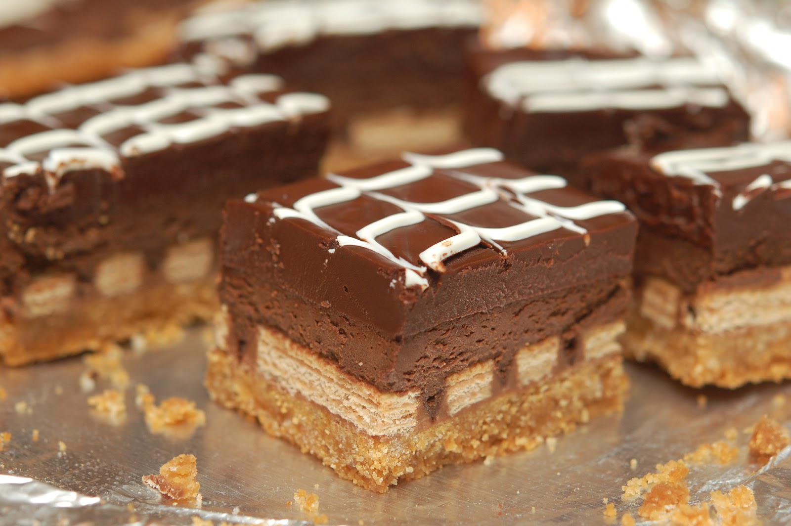 QUADRUPLE LAYER CHOCOLATE CHEESECAKE KIT KAT BARS Hugs and Cookies XOXO