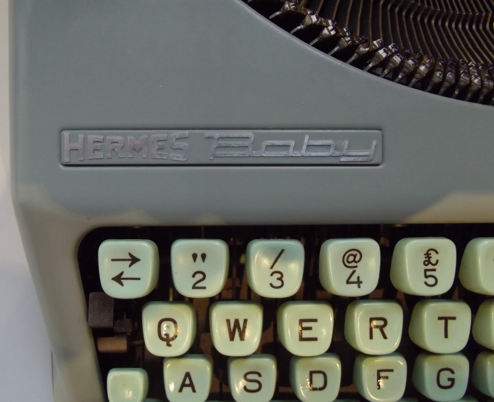 oz.Typewriter The Hermes Featherweight and the Baby Typewriters it Spawned