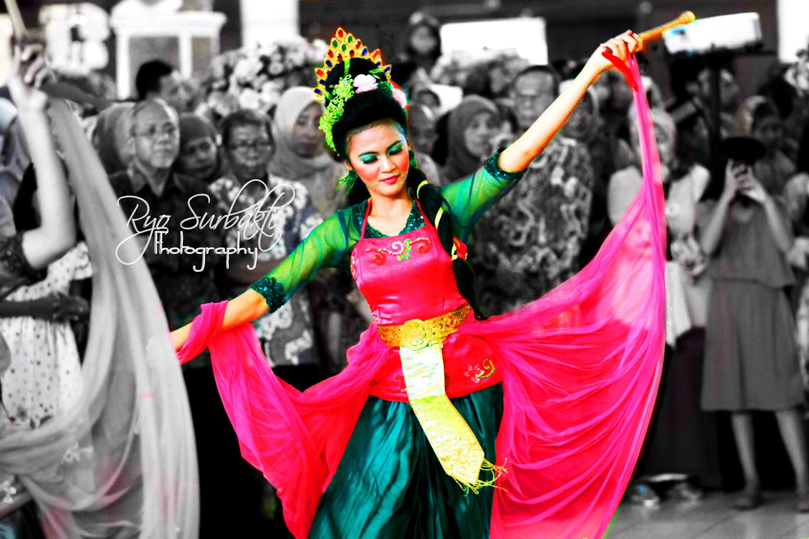 surbakti Tarian Adat Sunda