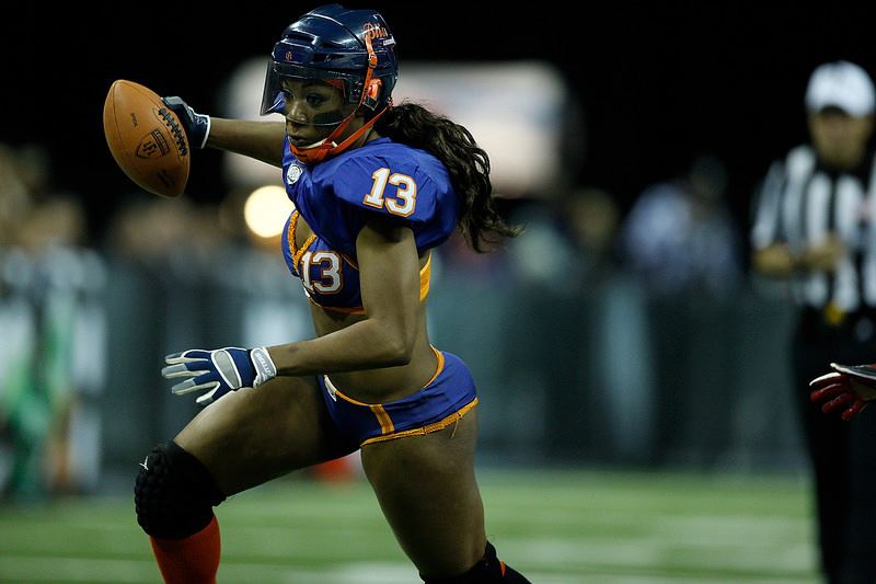 Chicago Bliss Lfl Mvp Bliss Rb Chrisdell Harris Is A Female Version Of Adrian Peterson
