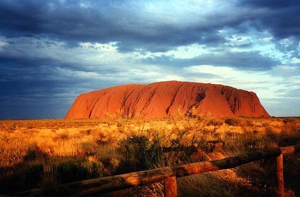 info-australia-Ayre%2527s+Rocks+in+the+Australian+Outback.jpg