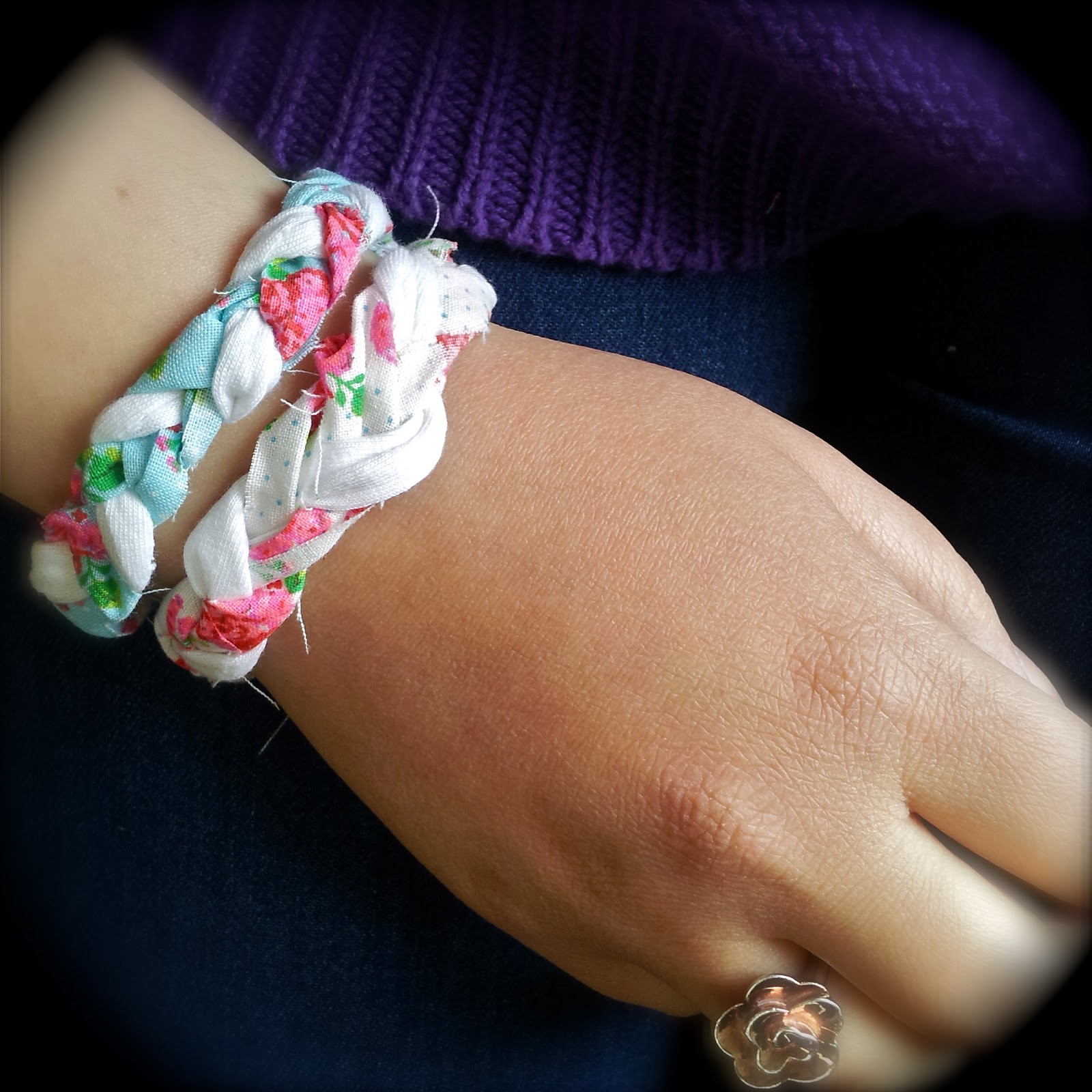 The Craft Flair DIY Scrap Fabric Bracelet