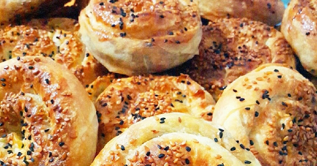 Kıymalı Gül Böreği