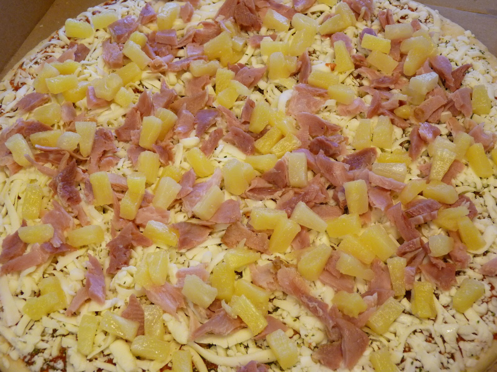 Fantastic Family Favorites: Meal Idea - Leftover Ham and Pineapple Pizza1600 x 1200