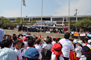 Alumnos de Uhland Gymnasium se presentaron con sus profesores en la formaciòn