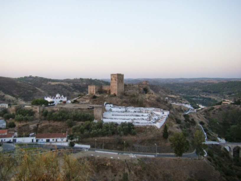 Cemitério e Castelo em Mértola