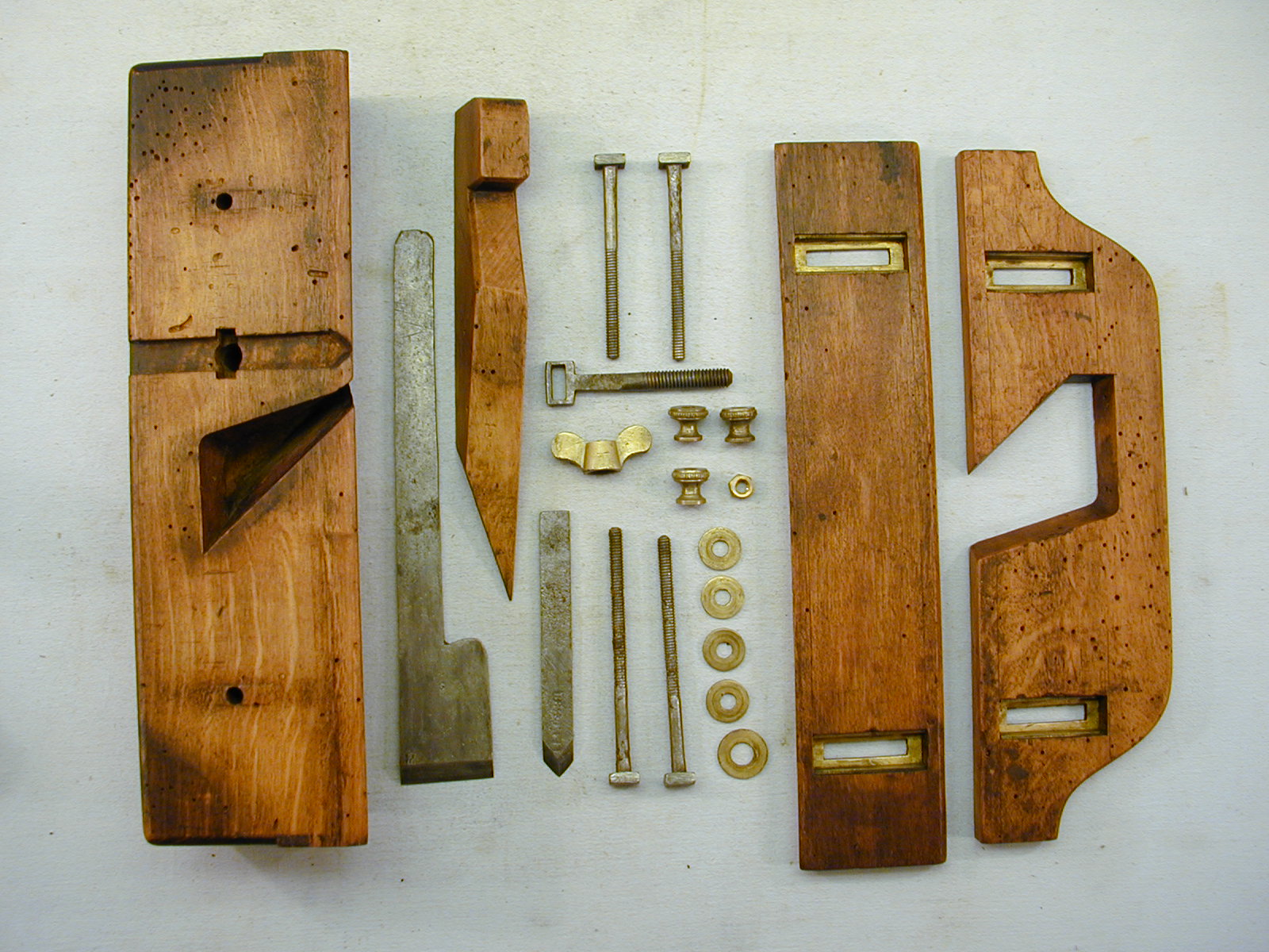 Woodworking by Hand Dovetail Plane