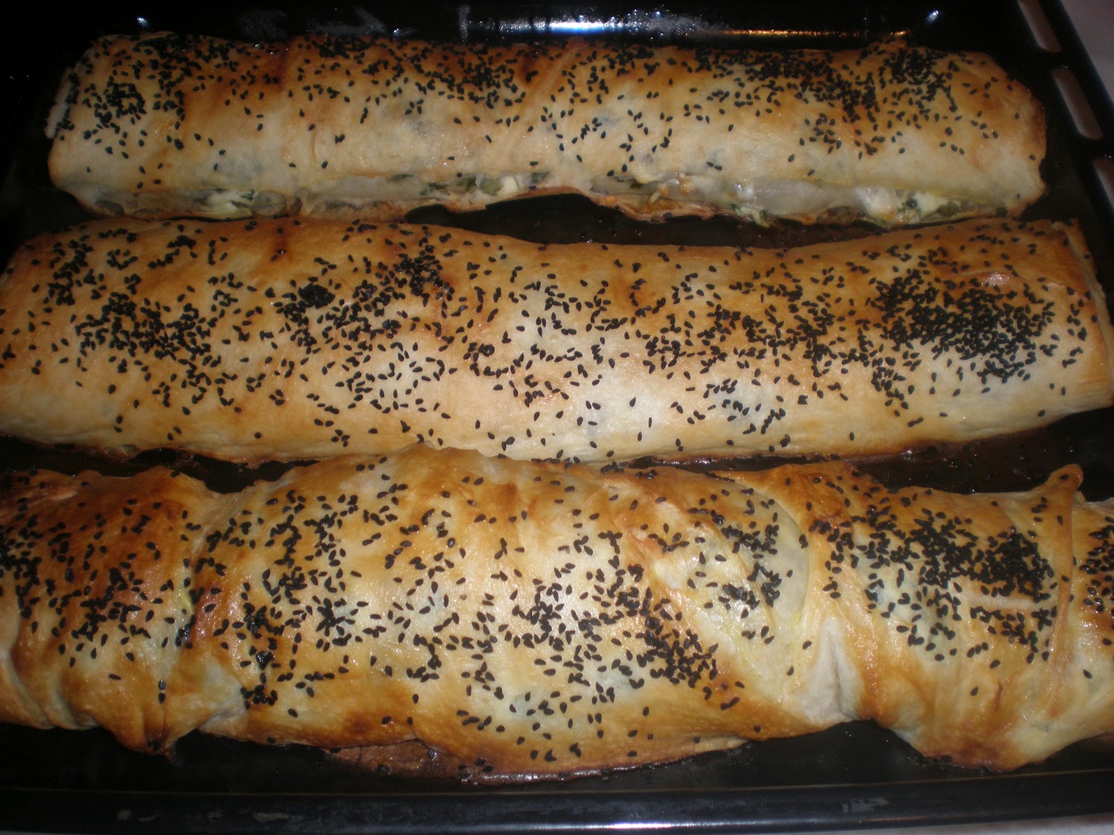 MUTFAK MANZARALARI PEYNİRLİ KOL BÖREĞİ