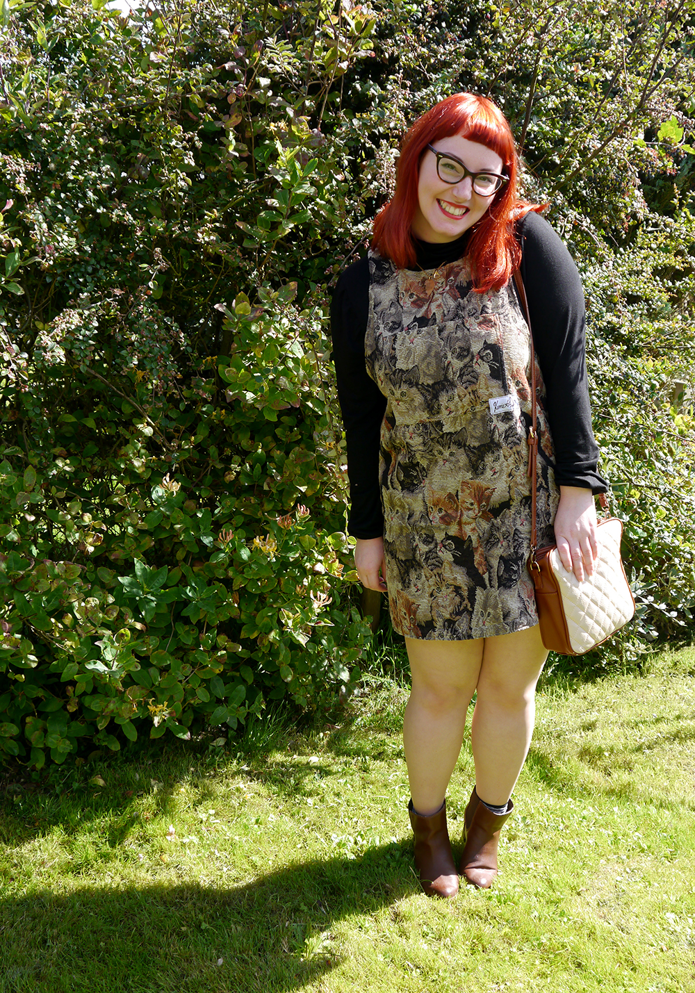 Kerrie Aldo Cat Dress Cat dress, cat pinafore, what Helen wore, red head, ginger hair, Scottish blogger, Scottish designer, 60's style, The Whitepepper bread bag, best friend necklace, Best Bitches, La La Land friendship necklace, autumnal style, autumn style