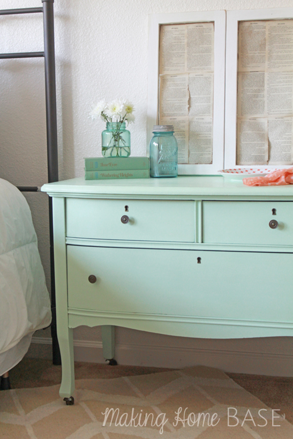 Mint painted bedside dresser- f you loved painted furniture or are thinking about using Chalk paint on furniture for the first time then you should check this post full of 25 incredible makeoevers. 25 Fabulous painted furniture ideas!