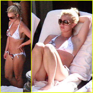 brittany spears shows her hairy crotch Brittany spears shows her hairy crotch