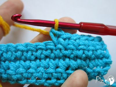 Changing Yarn in Single Crochet - step by step instruction by Pingo - The Pink Penguin