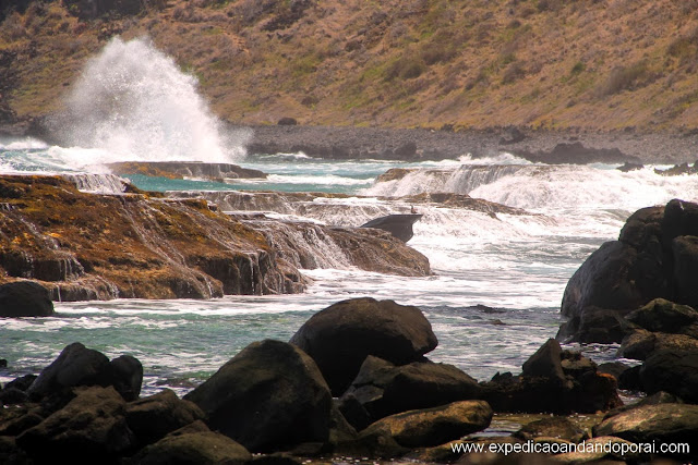 Ondas fortes na trilha do Atalaia Longa