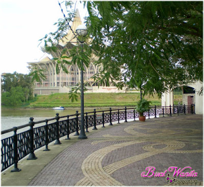 Tempat Menarik dan Best di Kuching Sarawak: Kuching Waterfront