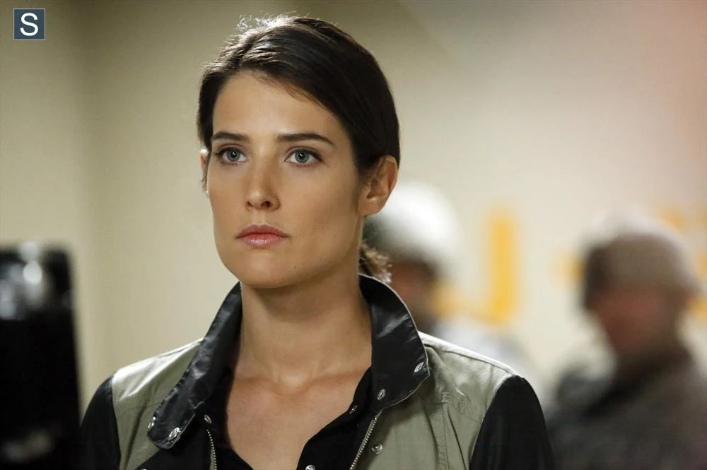 MARIA HILL (COBIE SMULDERS)